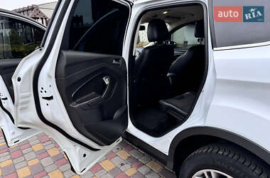 Внедорожник / Кроссовер Ford Kuga 2013 в 