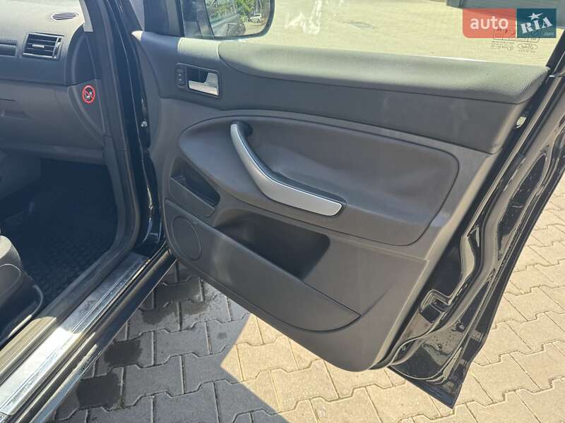 Позашляховик / Кросовер Ford Kuga 2012 в Чернівцях