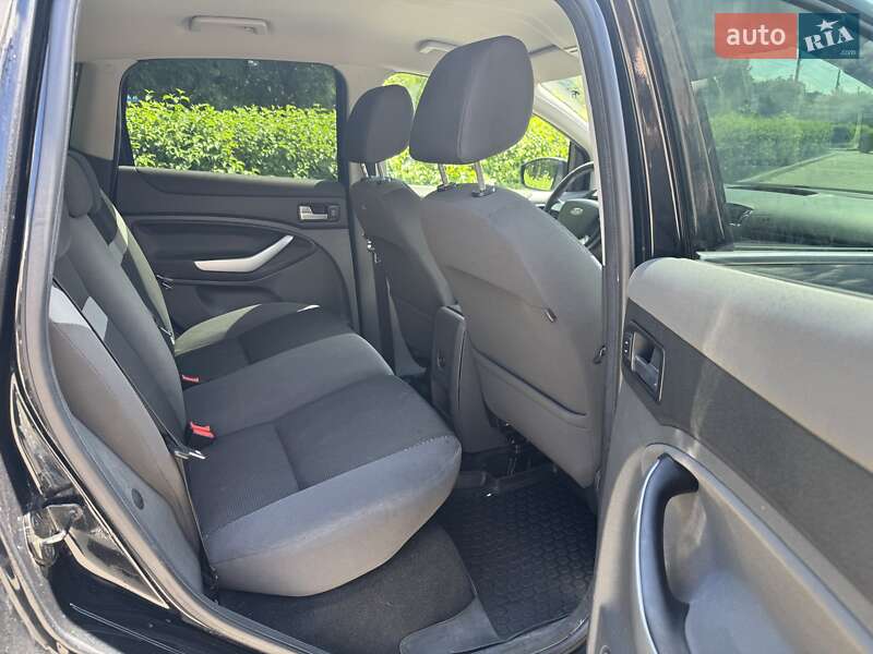 Позашляховик / Кросовер Ford Kuga 2012 в Чернівцях