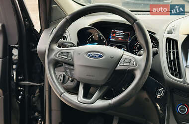 Внедорожник / Кроссовер Ford Kuga 2018 в 