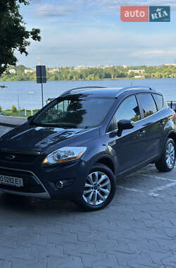 Позашляховик / Кросовер Ford Kuga 2011 в 