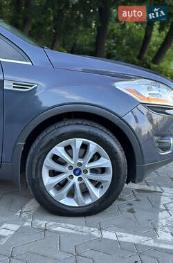 Позашляховик / Кросовер Ford Kuga 2011 в 