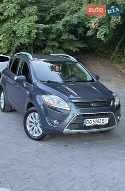 Позашляховик / Кросовер Ford Kuga 2011 в 