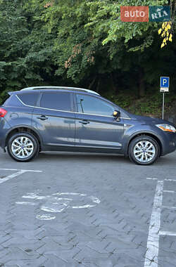 Позашляховик / Кросовер Ford Kuga 2011 в 