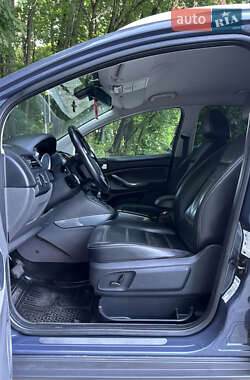 Позашляховик / Кросовер Ford Kuga 2011 в 