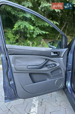 Позашляховик / Кросовер Ford Kuga 2011 в 