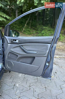 Позашляховик / Кросовер Ford Kuga 2011 в 