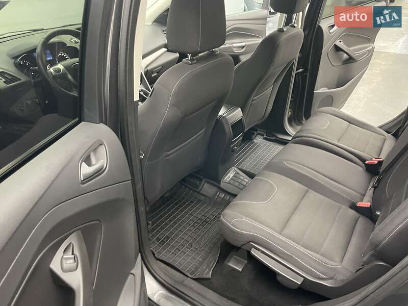 Позашляховик / Кросовер Ford Kuga 2015 в Києві