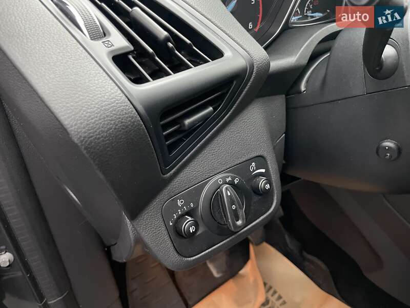 Позашляховик / Кросовер Ford Kuga 2015 в Києві