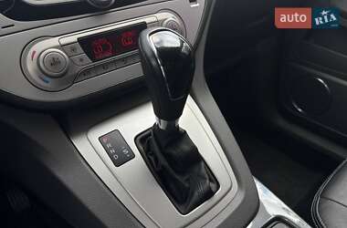 Внедорожник / Кроссовер Ford Kuga 2012 в 