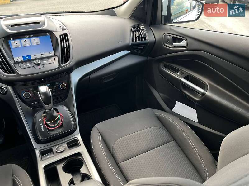 Внедорожник / Кроссовер Ford Kuga 2017 в Львове