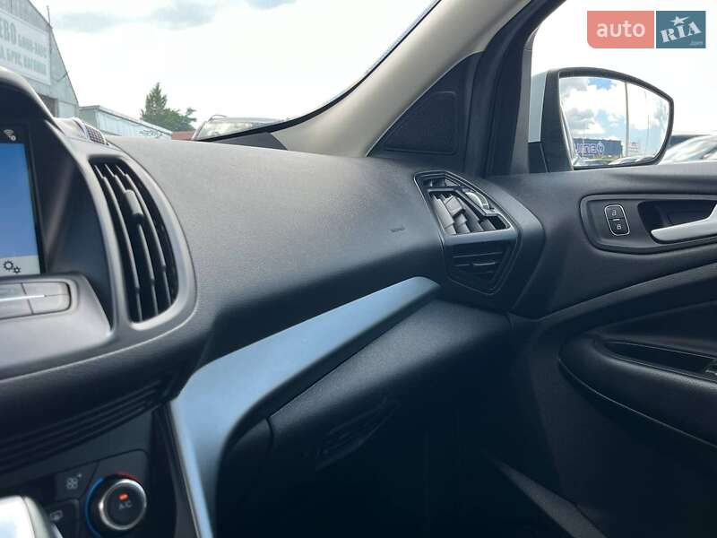 Внедорожник / Кроссовер Ford Kuga 2017 в Львове