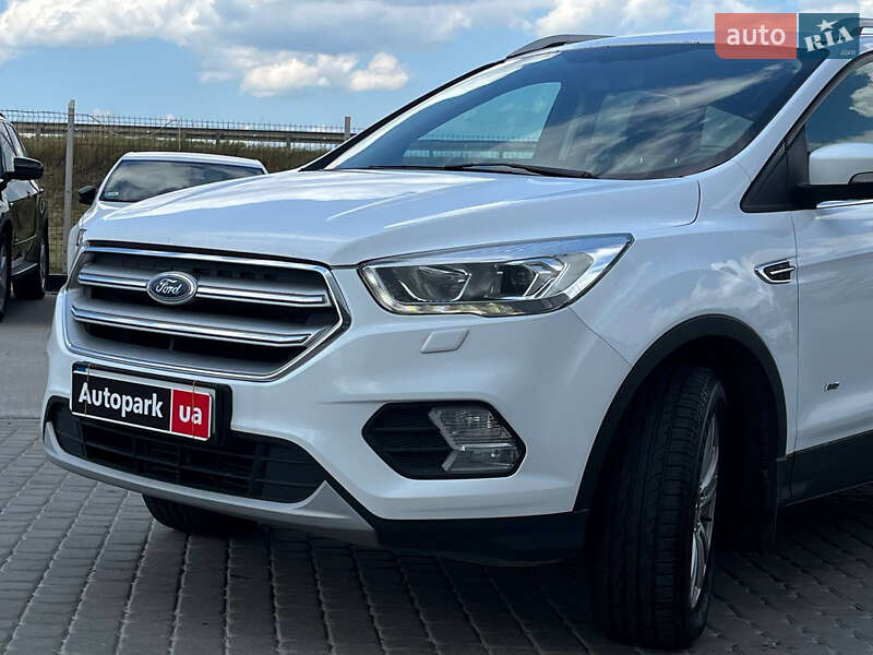 Внедорожник / Кроссовер Ford Kuga 2017 в Львове