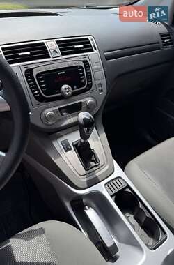 Внедорожник / Кроссовер Ford Kuga 2012 в 