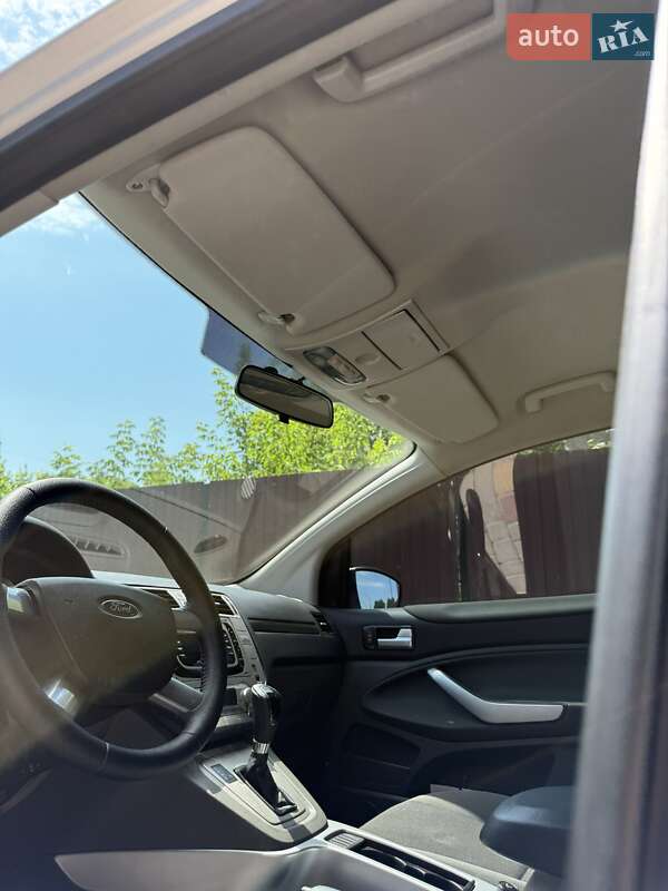 Внедорожник / Кроссовер Ford Kuga 2012 в Каменец-Подольском