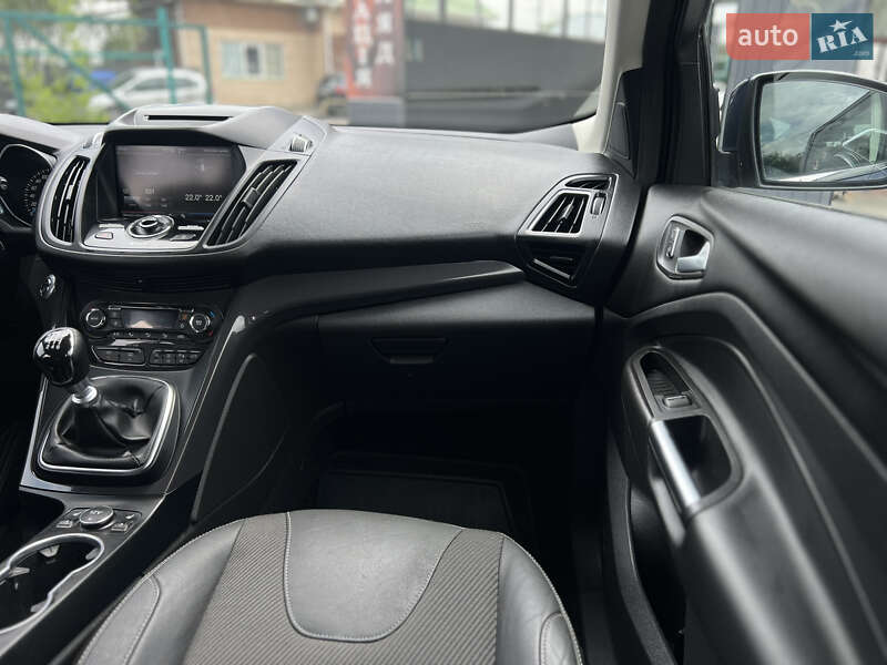 Внедорожник / Кроссовер Ford Kuga 2016 в Ужгороде