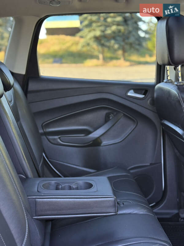 Внедорожник / Кроссовер Ford Kuga 2015 в Дубно