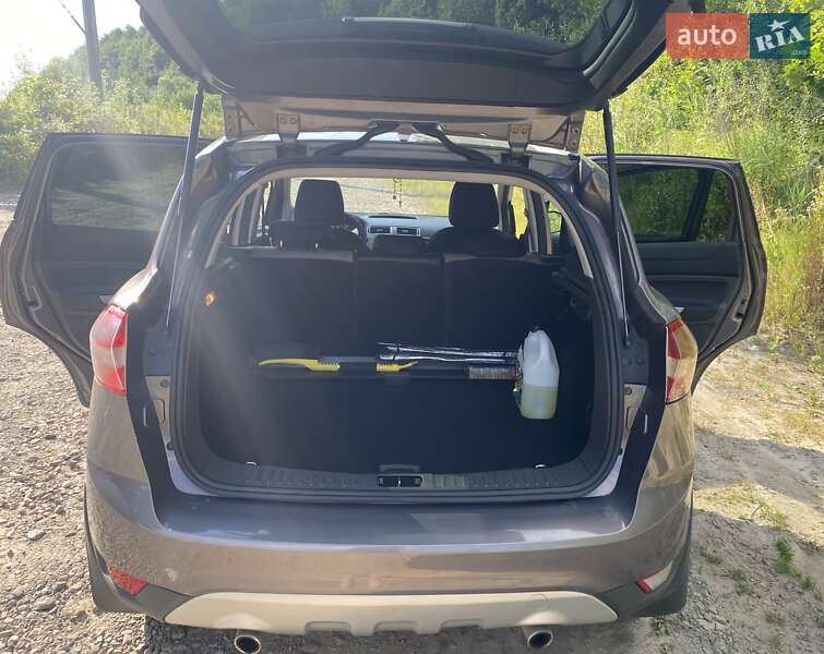 Внедорожник / Кроссовер Ford Kuga 2012 в Львове