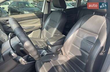 Внедорожник / Кроссовер Ford Kuga 2012 в 