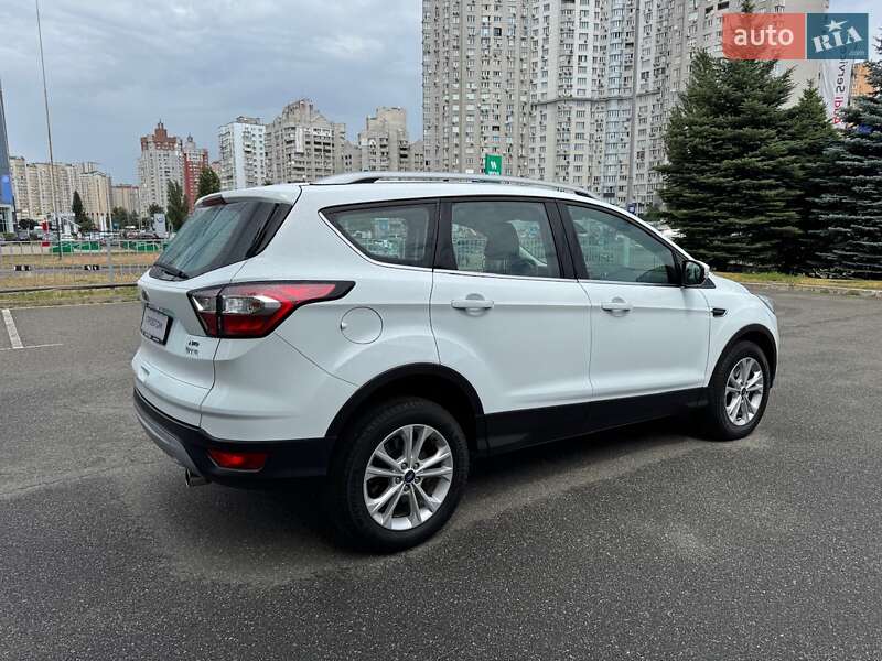 Позашляховик / Кросовер Ford Kuga 2019 в Києві