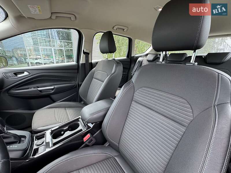 Позашляховик / Кросовер Ford Kuga 2019 в Києві