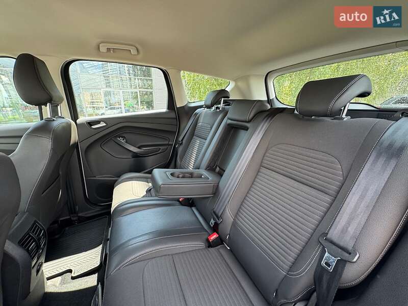 Позашляховик / Кросовер Ford Kuga 2019 в Києві
