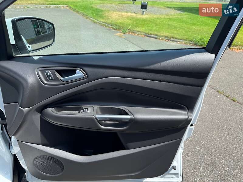 Позашляховик / Кросовер Ford Kuga 2019 в Києві