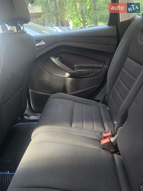 Внедорожник / Кроссовер Ford Kuga 2014 в Днепре
