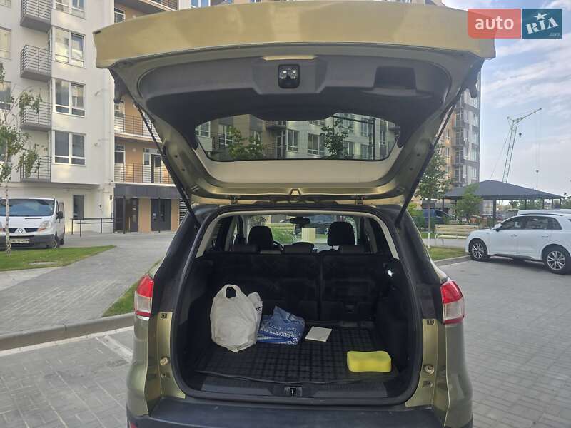 Внедорожник / Кроссовер Ford Kuga 2014 в Днепре