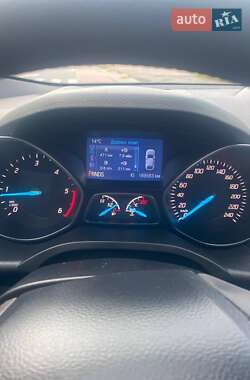 Внедорожник / Кроссовер Ford Kuga 2015 в 
