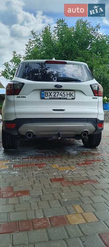 Внедорожник / Кроссовер Ford Kuga 2017 в Каменец-Подольском