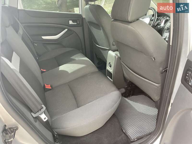 Внедорожник / Кроссовер Ford Kuga 2011 в Ровно