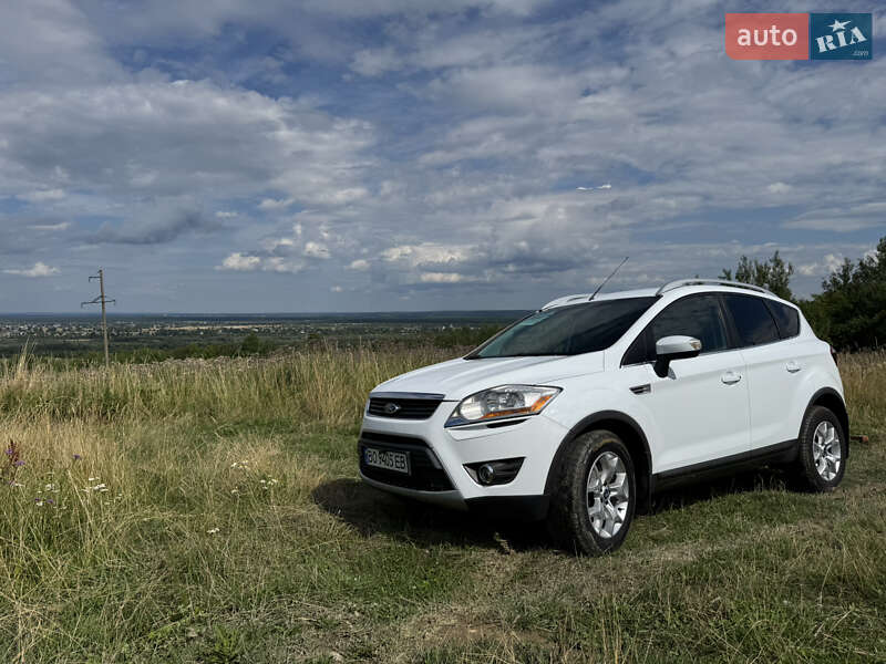 Внедорожник / Кроссовер Ford Kuga 2010 в Надворной