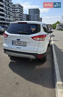 Внедорожник / Кроссовер Ford Kuga 2015 в 