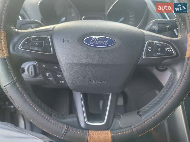 Позашляховик / Кросовер Ford Kuga 2016 в Світловодську