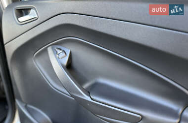 Внедорожник / Кроссовер Ford Kuga 2013 в 