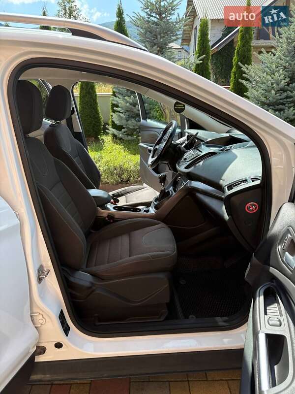 Внедорожник / Кроссовер Ford Kuga 2015 в Баре фото 9 Внедорожник / Кроссовер Ford Kuga 2015 в Баре