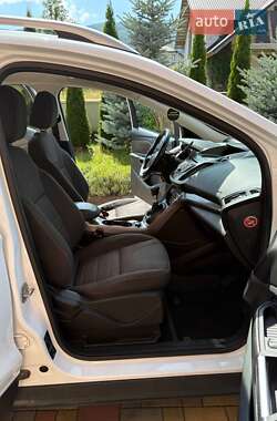 Внедорожник / Кроссовер Ford Kuga 2015 в 