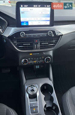 Внедорожник / Кроссовер Ford Kuga 2023 в 