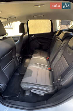 Внедорожник / Кроссовер Ford Kuga 2013 в 