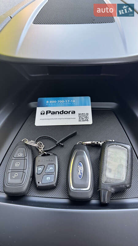 Внедорожник / Кроссовер Ford Kuga 2013 в Каменском
