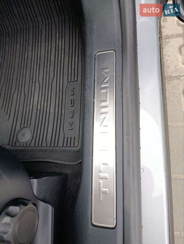 Внедорожник / Кроссовер Ford Kuga 2020 в Львове