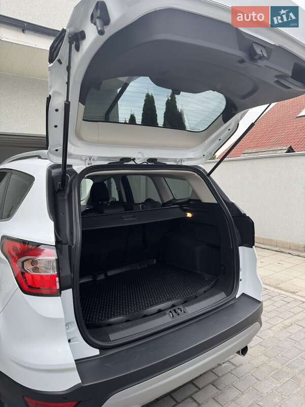 Позашляховик / Кросовер Ford Kuga 2019 в Києві