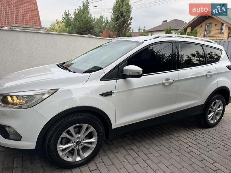 Позашляховик / Кросовер Ford Kuga 2019 в Києві