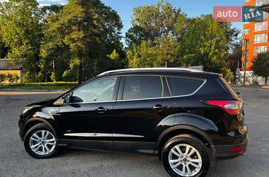 Внедорожник / Кроссовер Ford Kuga 2017 в 