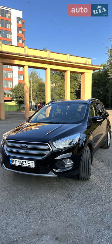 Внедорожник / Кроссовер Ford Kuga 2017 в 