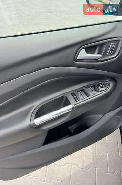 Внедорожник / Кроссовер Ford Kuga 2016 в 