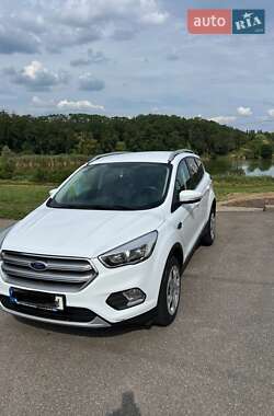 Внедорожник / Кроссовер Ford Kuga 2018 в 