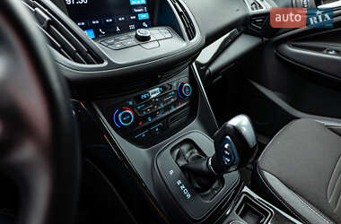 Внедорожник / Кроссовер Ford Kuga 2019 в 