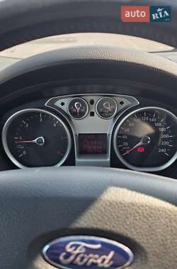 Внедорожник / Кроссовер Ford Kuga 2012 в 